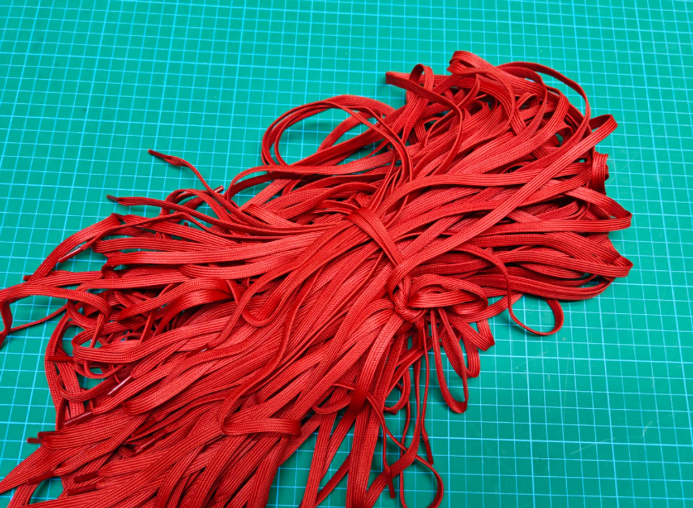 Шнурки плоские лощеные 120 см красные