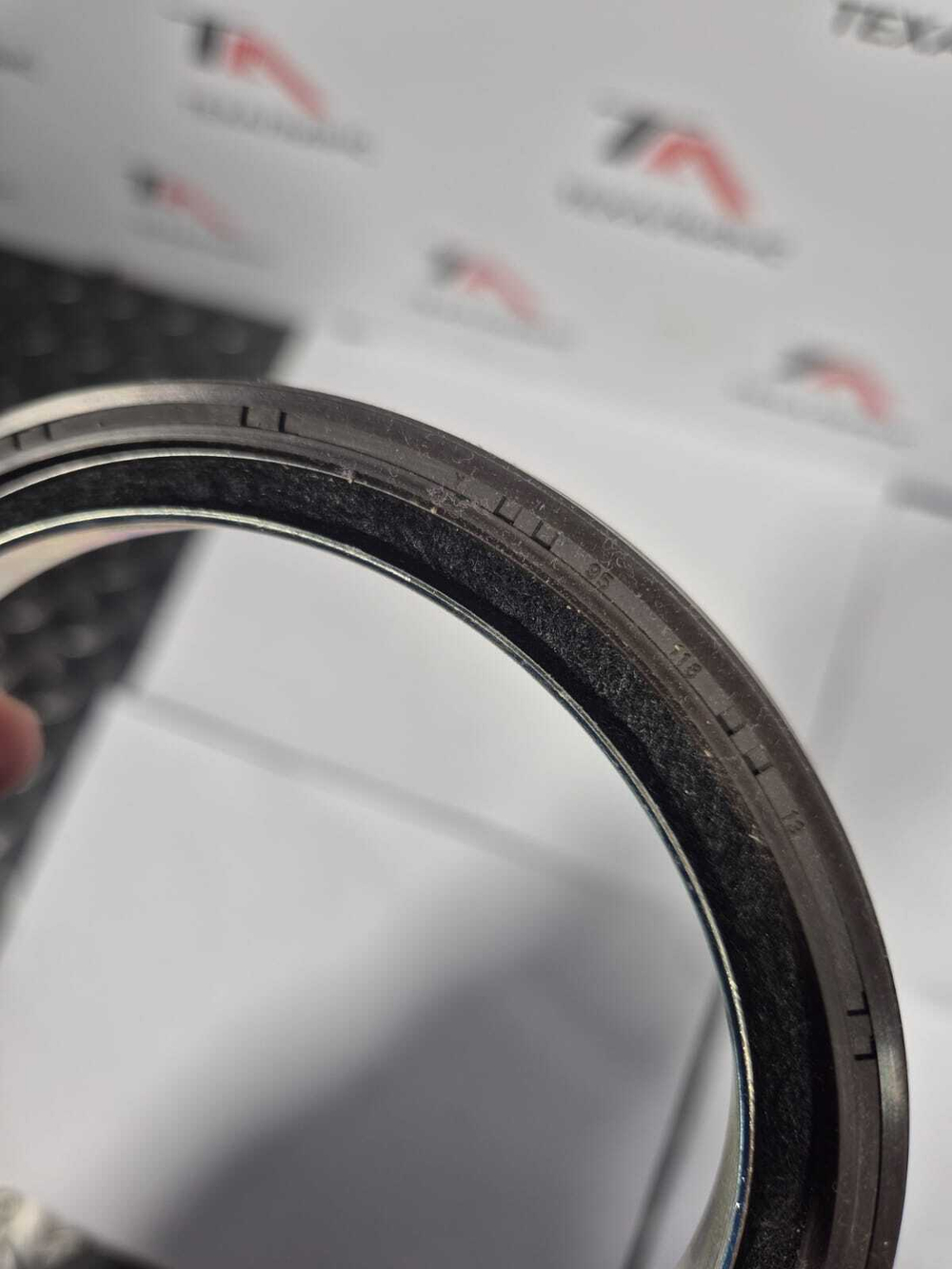 Сальник коленвала задний 8970715611