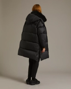 ПУХОВИК С ВОРОТНИКОМ ИЗ ДЛИННОВОРСОВОГО ЯГНЕНКА