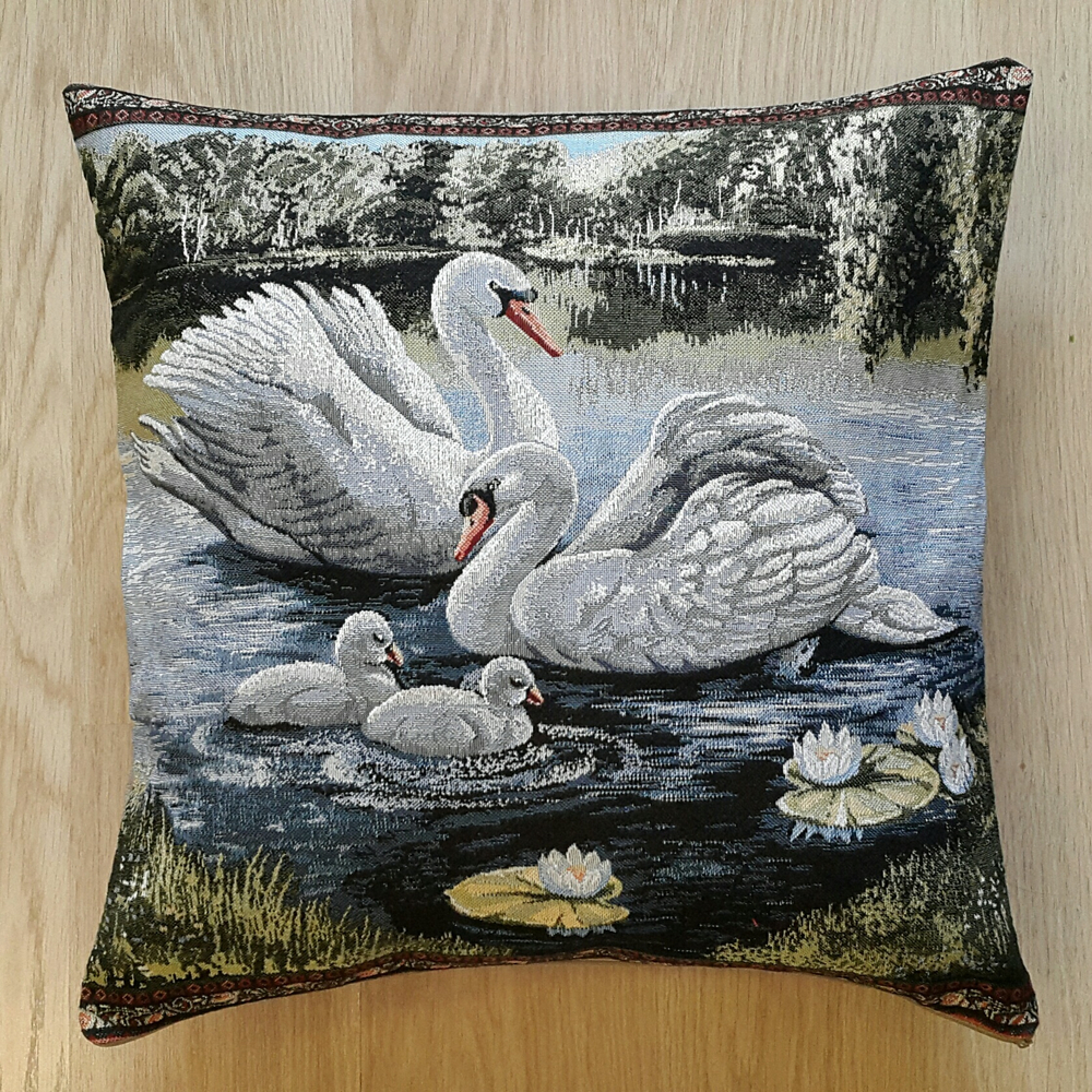 Декоративный гобеленовый чехол для интерьерной подушки Лебеди 47х47