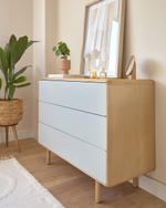 Комод Anielle из массива ясеня с тремя ящиками 98,9 x 78 см