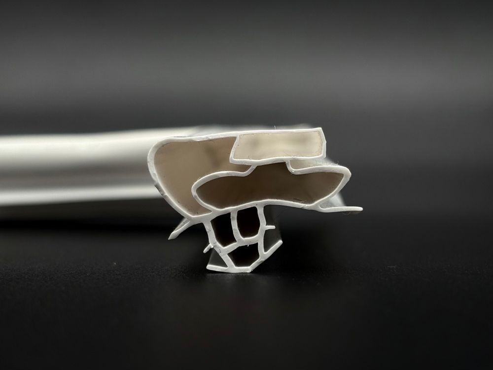 Уплотнитель для холодильника Liebherr C 4025 INDEX 20B/001 х.к. размер 1100*545 мм по пазу (020)