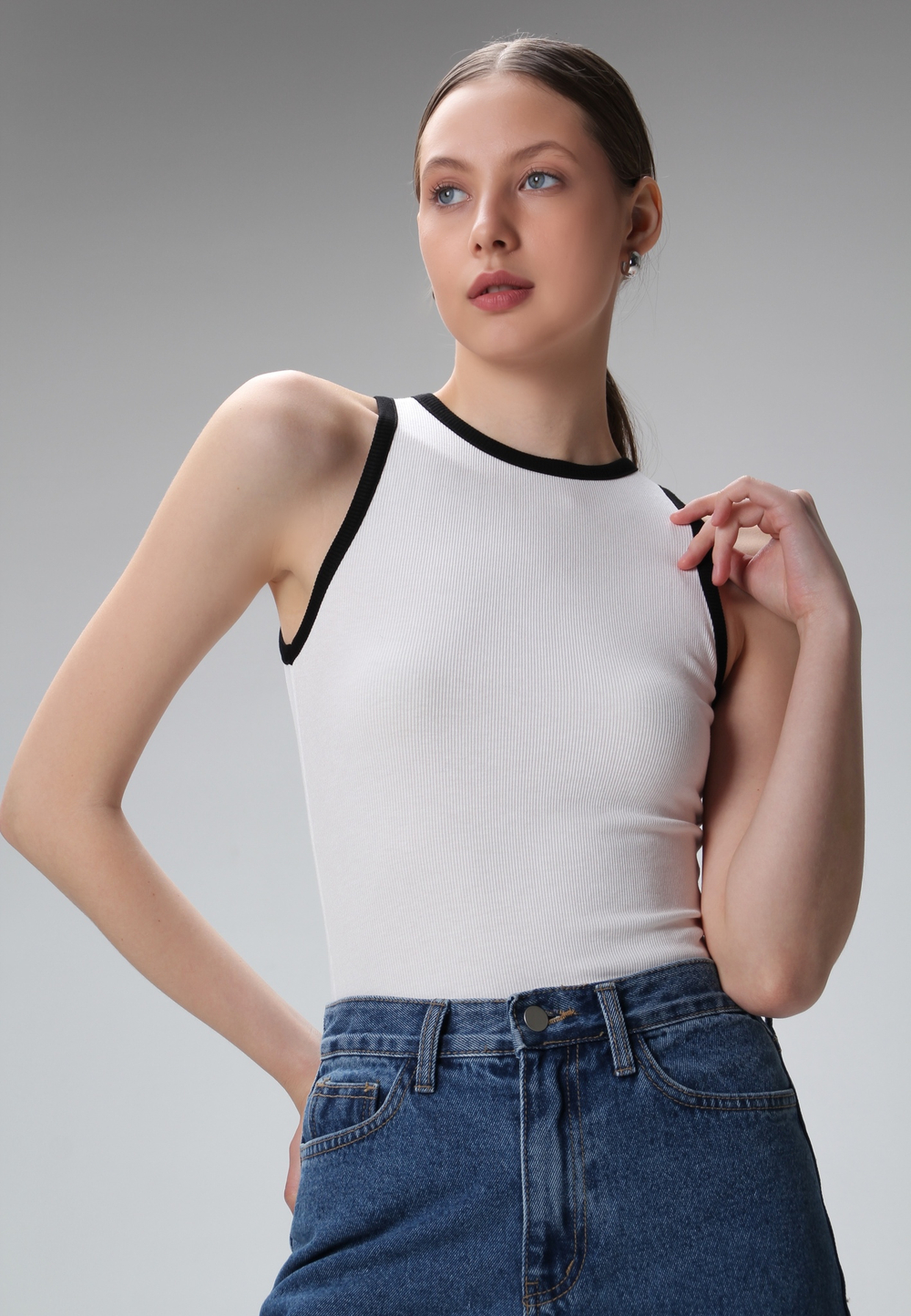 Топ-майка с отделкой