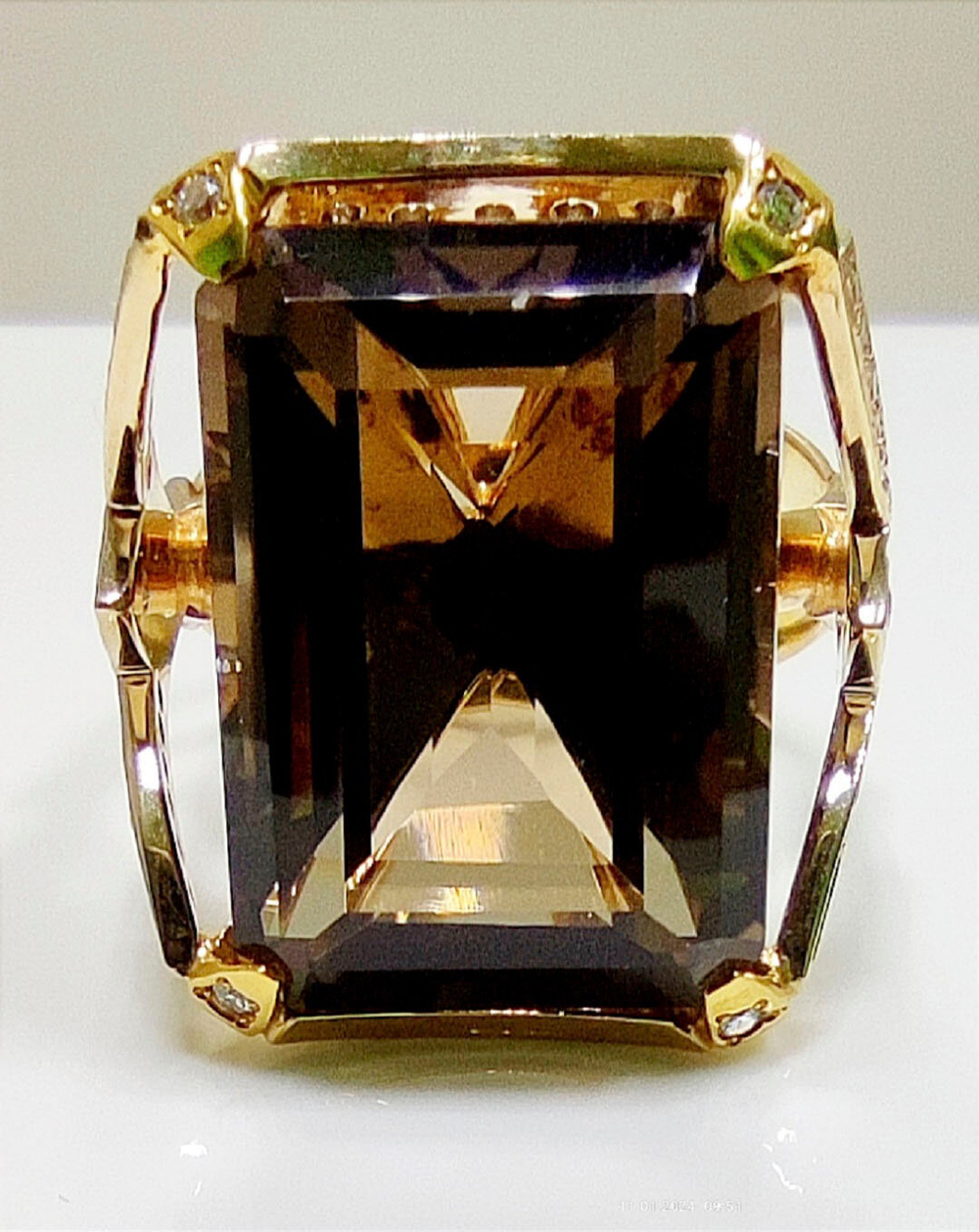 "Кольцо Эстерелла" из золота 750 пробы с раух- топазом и бриллиантами