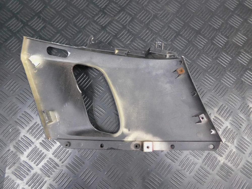 Пластик боковой правый Kawasaki ZZR 400 98 053067