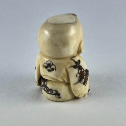 Статуэтка нэцкэ Мальчик Карако с корзиной цветов