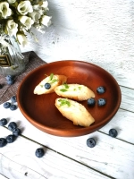 Деревянная сервировочная тарелка из кедра