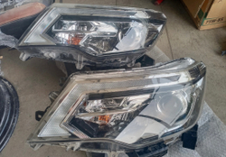 Оригинальная передняя фара Nissan Terra (галоген/LED),