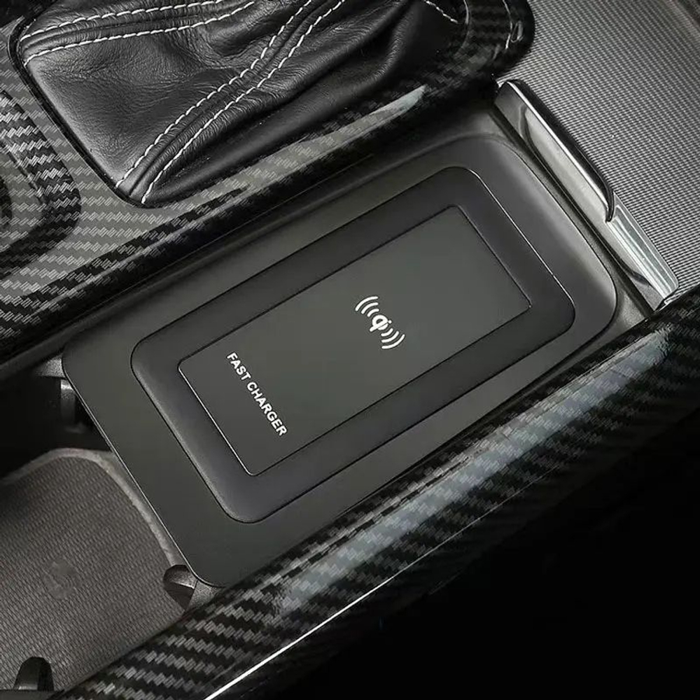 Беспроводная зарядка для телефона в машину VOLVO S60/V60/XC60 S90/V90cc/XC90 16-23 KUBERG HP-CRH-V01