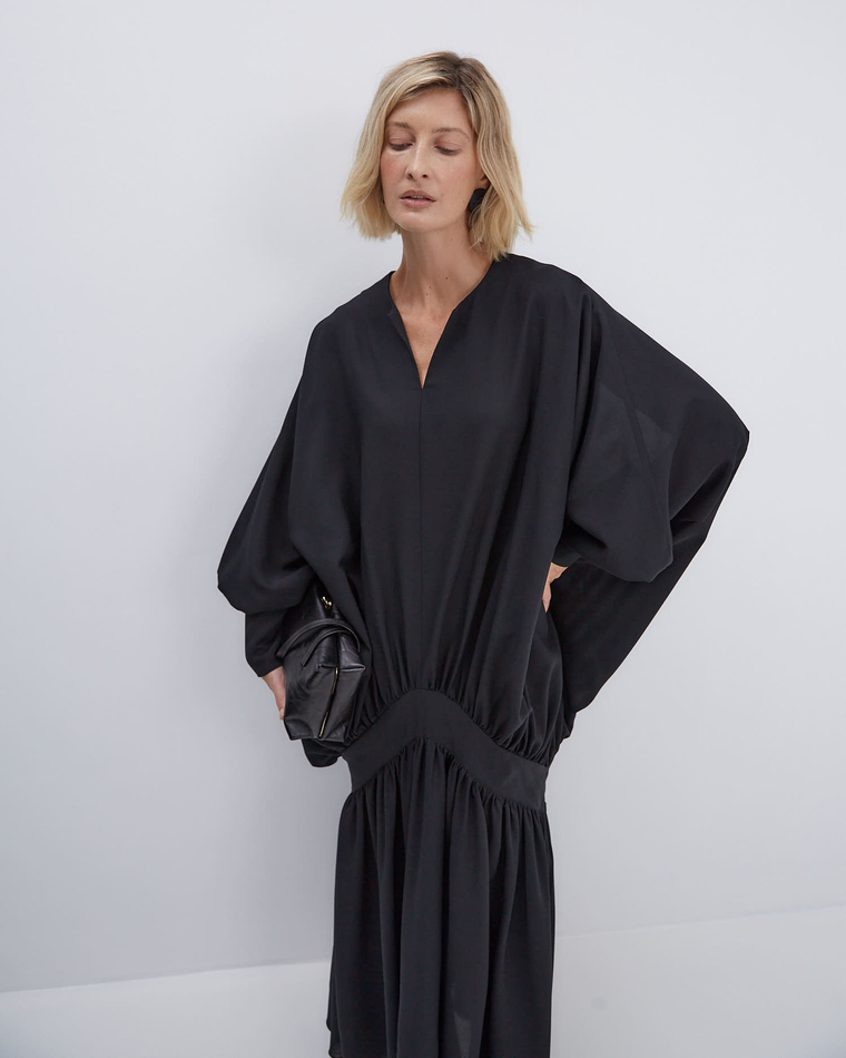 Платье макси с акцентным элементом черный