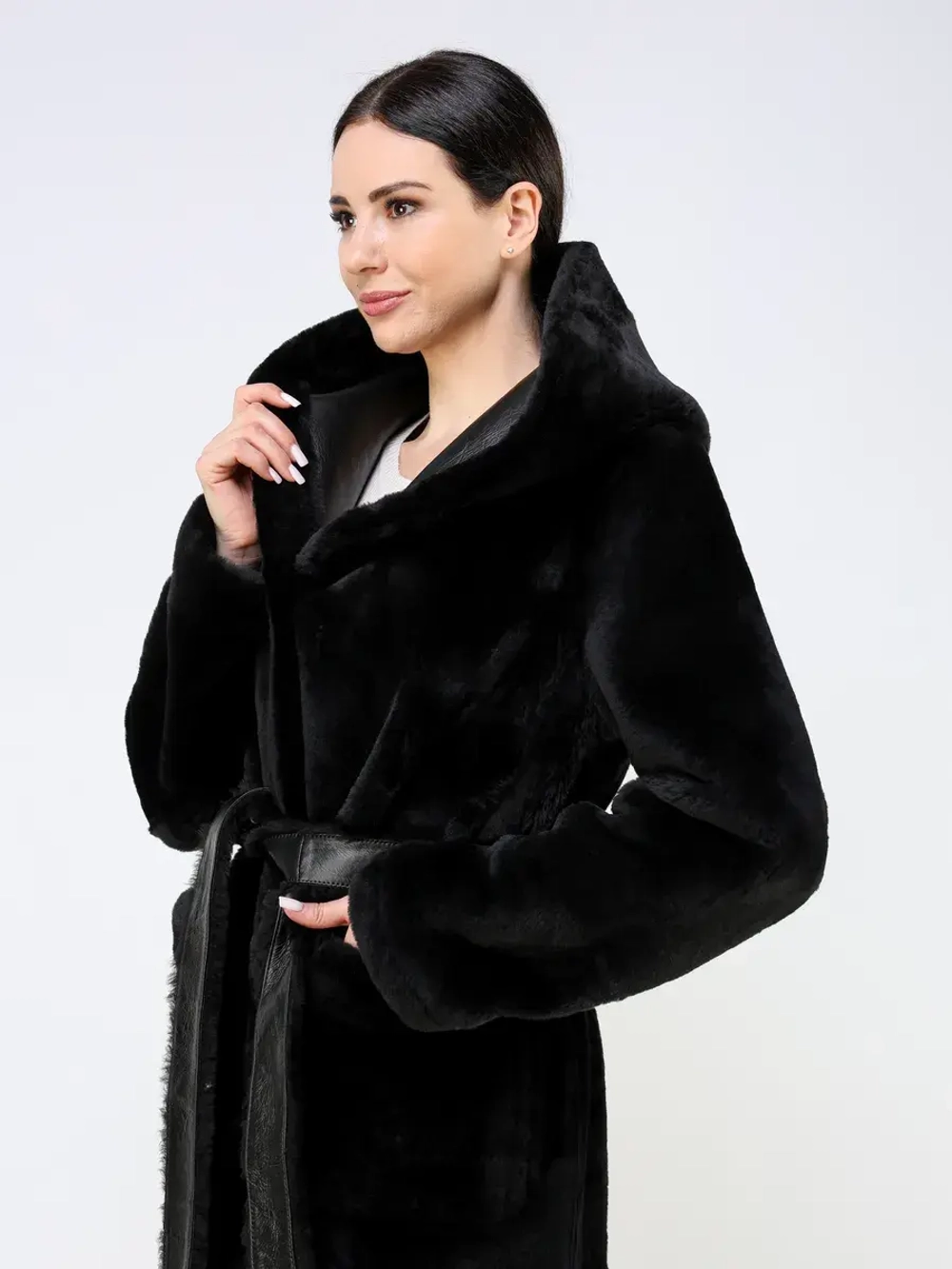 Дубленка зимняя шуба натуральная с капюшоном длинная