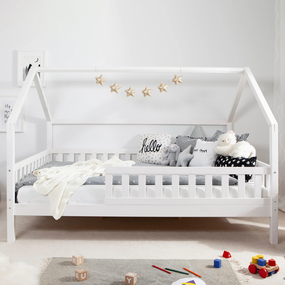 Кровать-домик 140x200 Чайн из сосны с регулировкой высоты, бортиками и основанием, белая