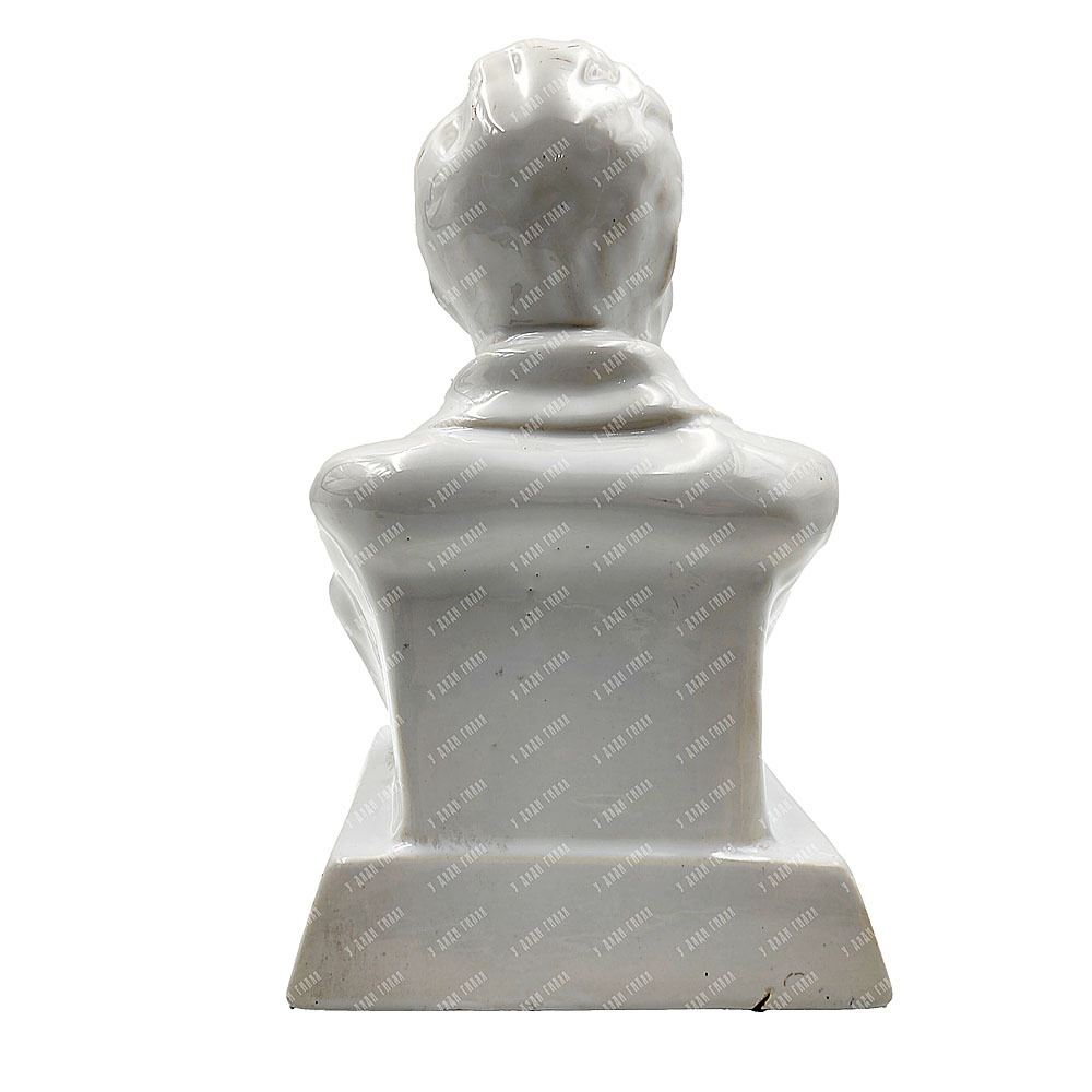 Бюст Дзержинского. Фарфор, белье. [ЛФЗ]. СССР. 1950-е годы.