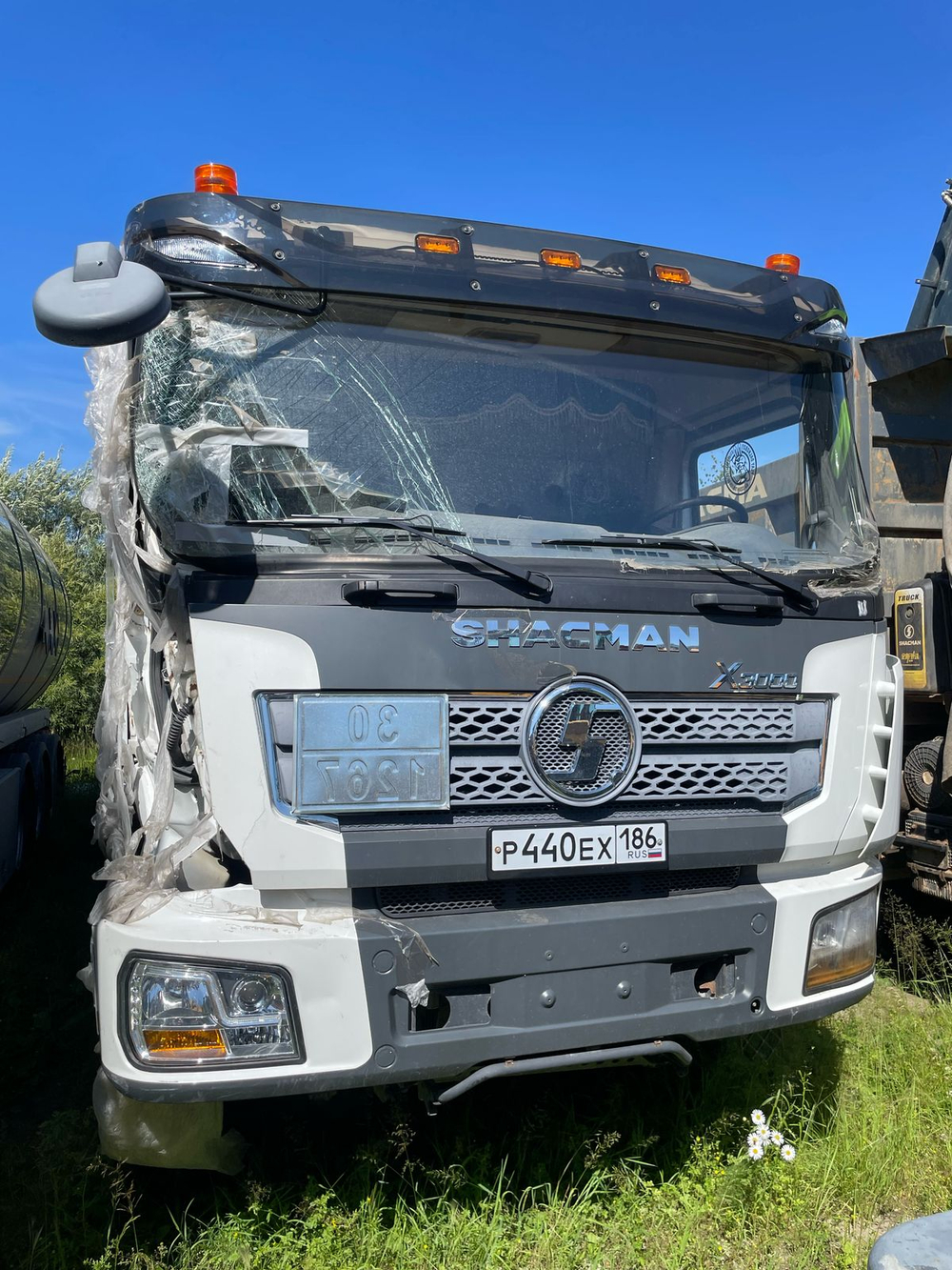 Shacman (Shaanxi) SX* 6x6 Седельный тягач SX42586V385 (Дизельный, 11,6 л, 423 л.с., МТ)