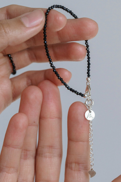 Браслет "Memo about Target" из черной шпинели, на замочке серебро 925