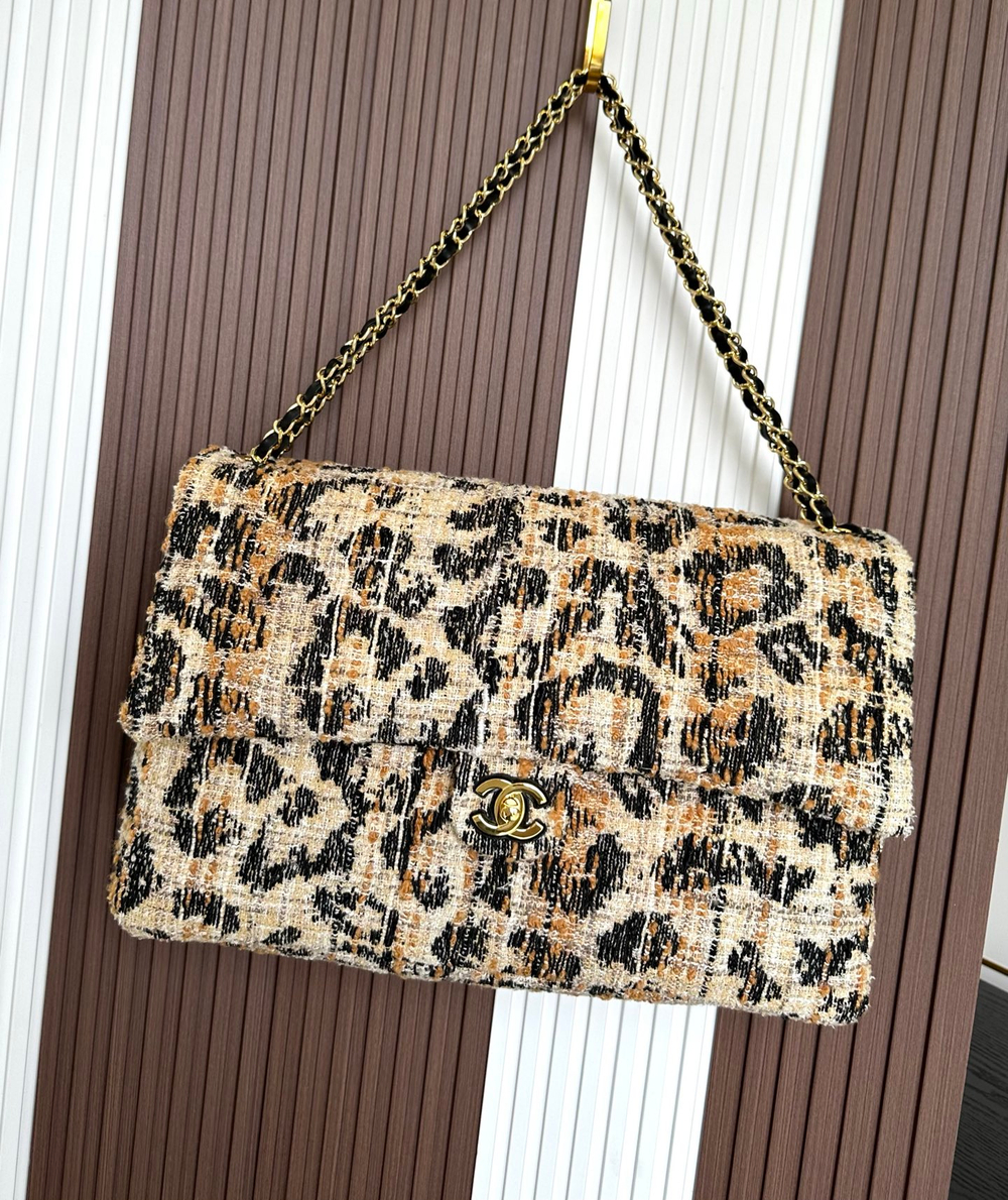 Chanel Maxi Flapbag 38 cm