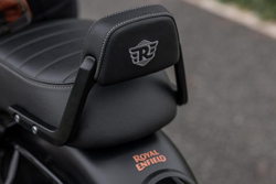 Подушка спинки пассажирского сиденья Royal Enfield, черного цвета, арт. KXA00154