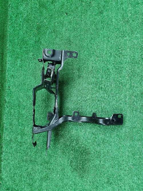 Кронштейн фары правый BMW X5 G05 (2018-н.в.)