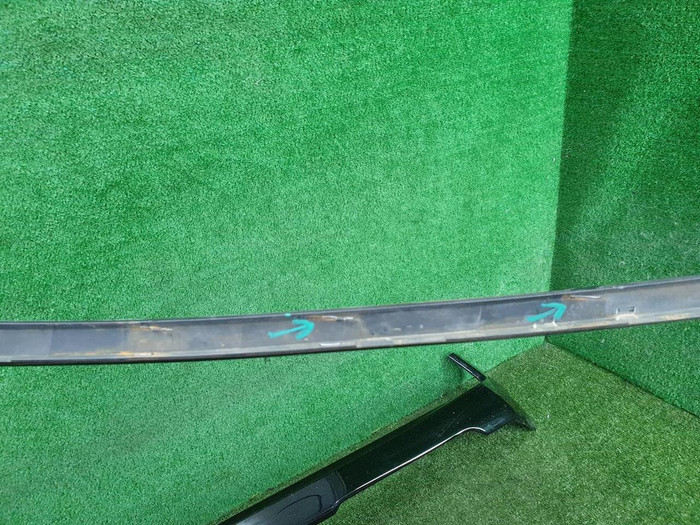 Молдинг решетки радиатора Lexus LX 3 (2015-2023)