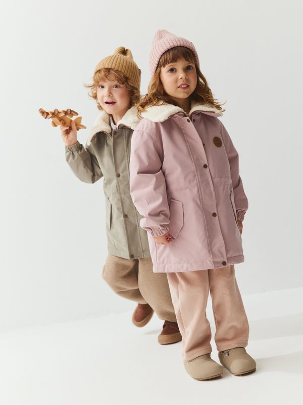 Парка демисезонная с меховым воротником 