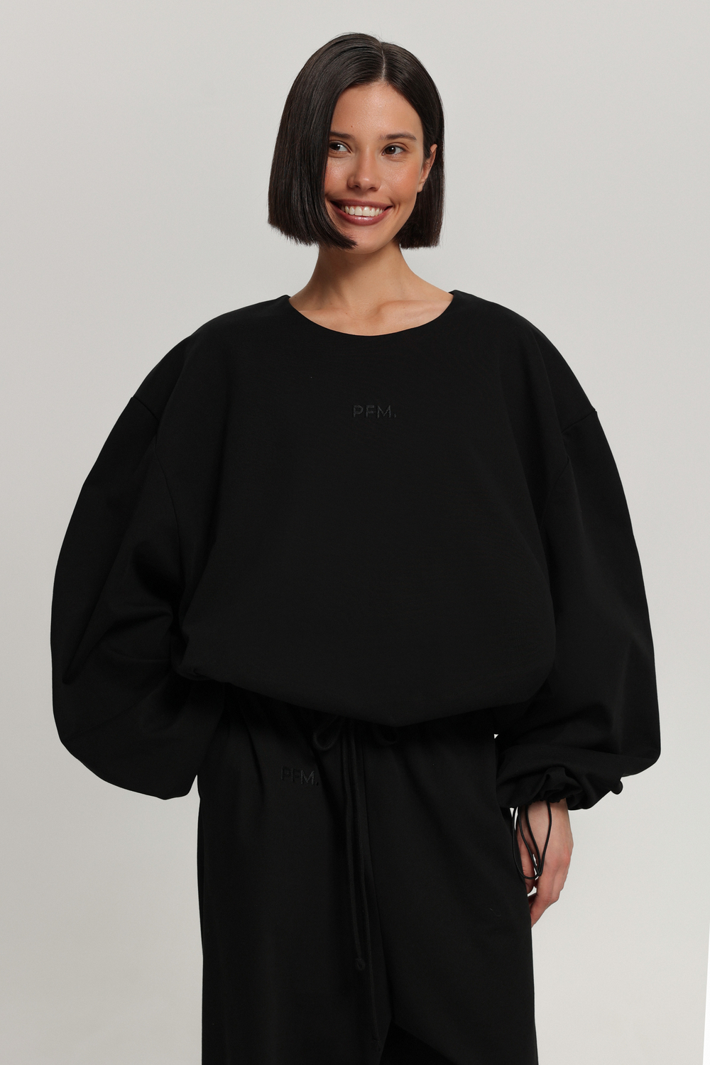 Свитшот с накладными подплечниками