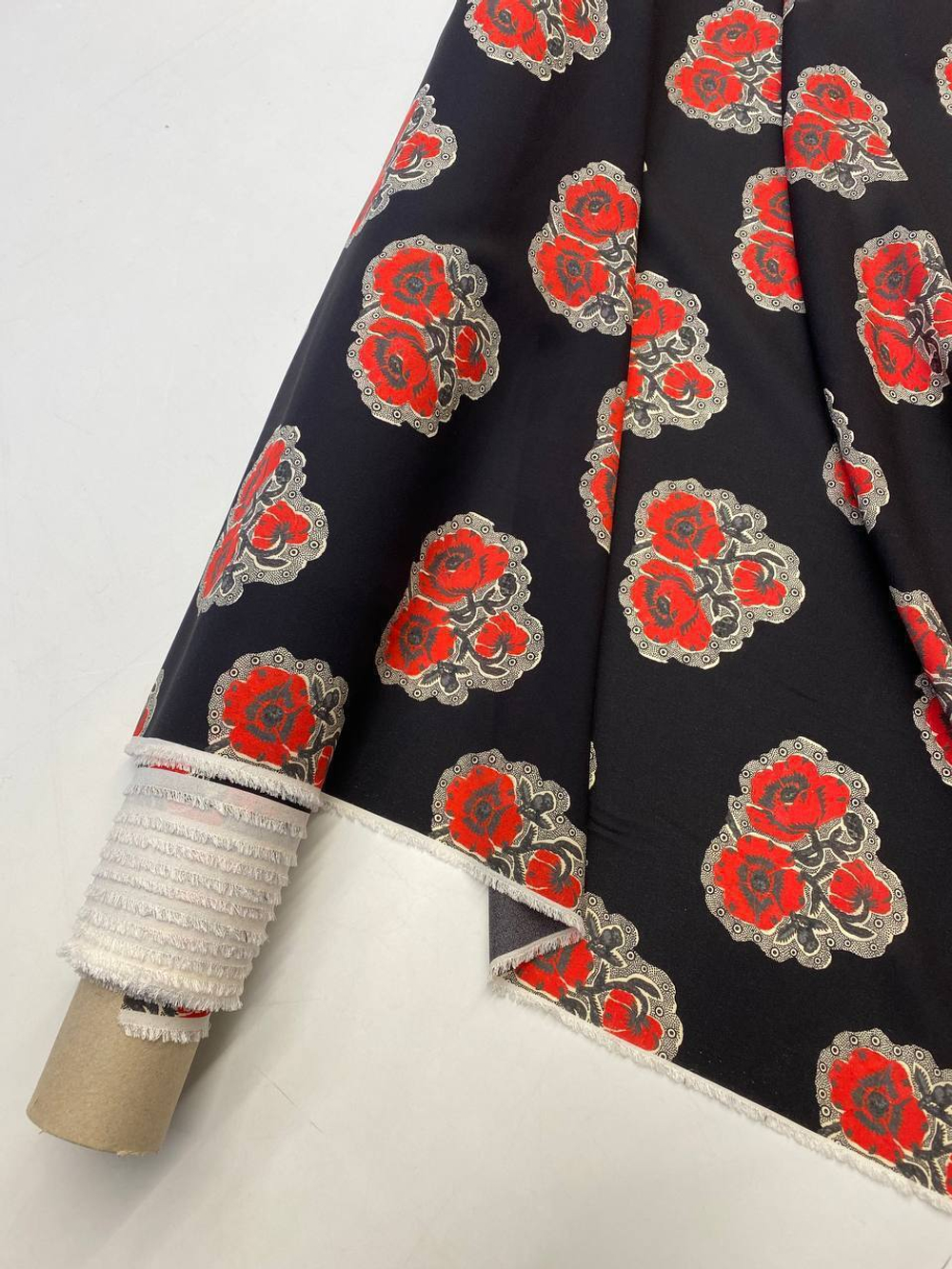 Шелк креп Max Mara черный с красными маками