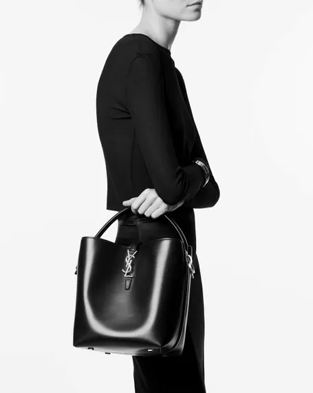 Сумка Saint Laurent Le 37 из блестящей кожи коричневый