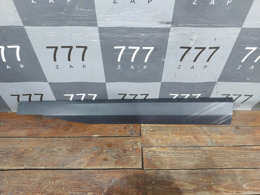 Накладка двери передней правой Kia Seltos 19-нв Б/У Оригинал 87722Q5000