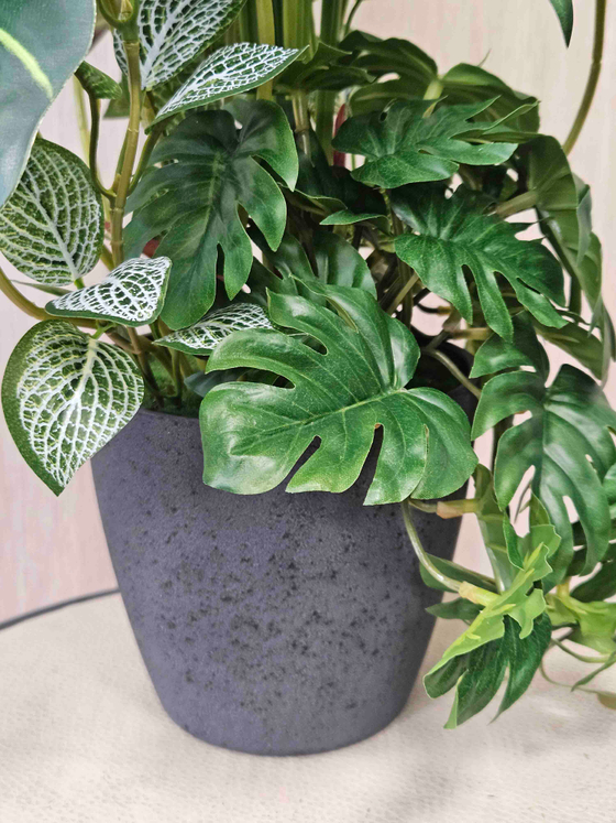 Искусственная пальма с зеленью 70см в кашпо