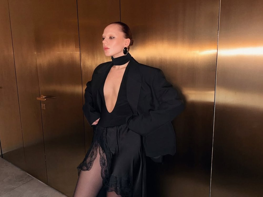 Боди Ложь, Черный