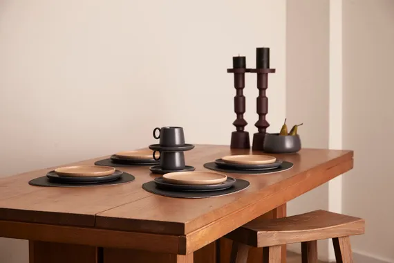 Набор из двух тарелок темно-серого цвета из коллекции essential, 25 см