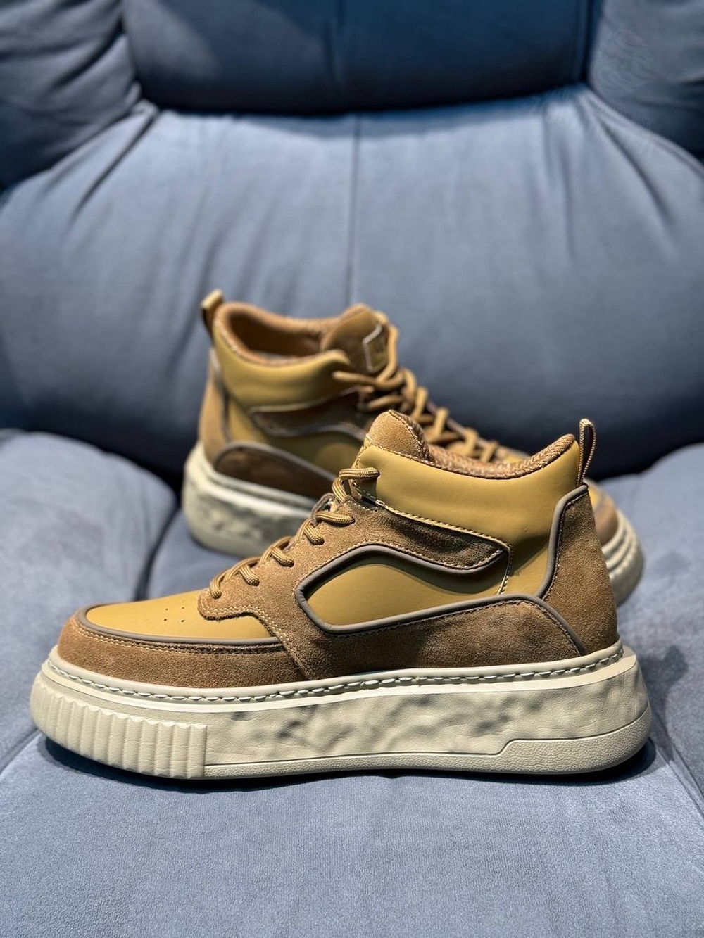 UGG