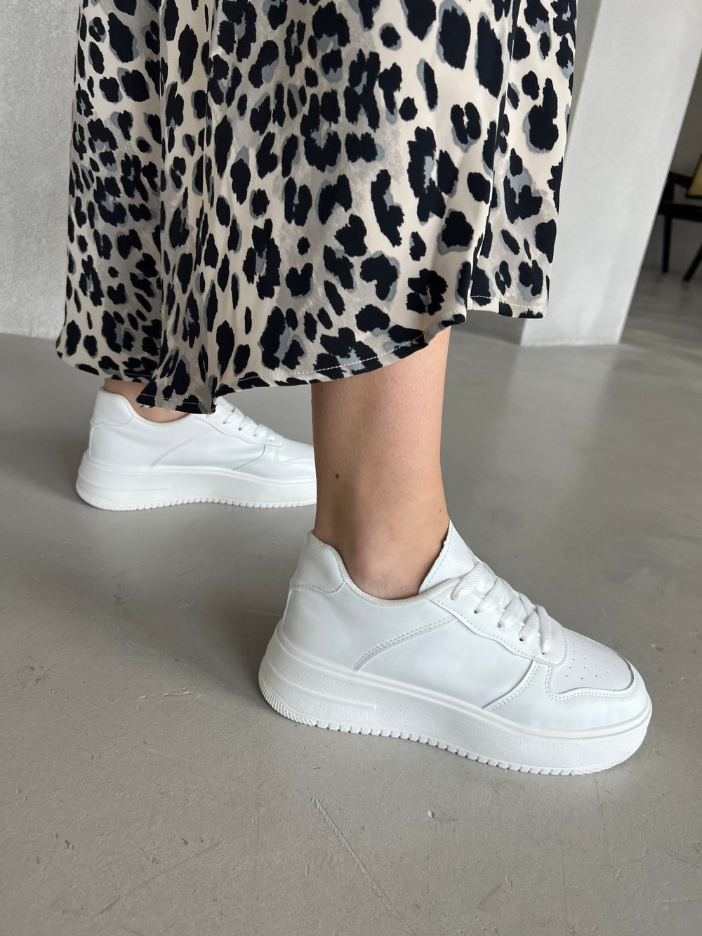 Кроссовки женские