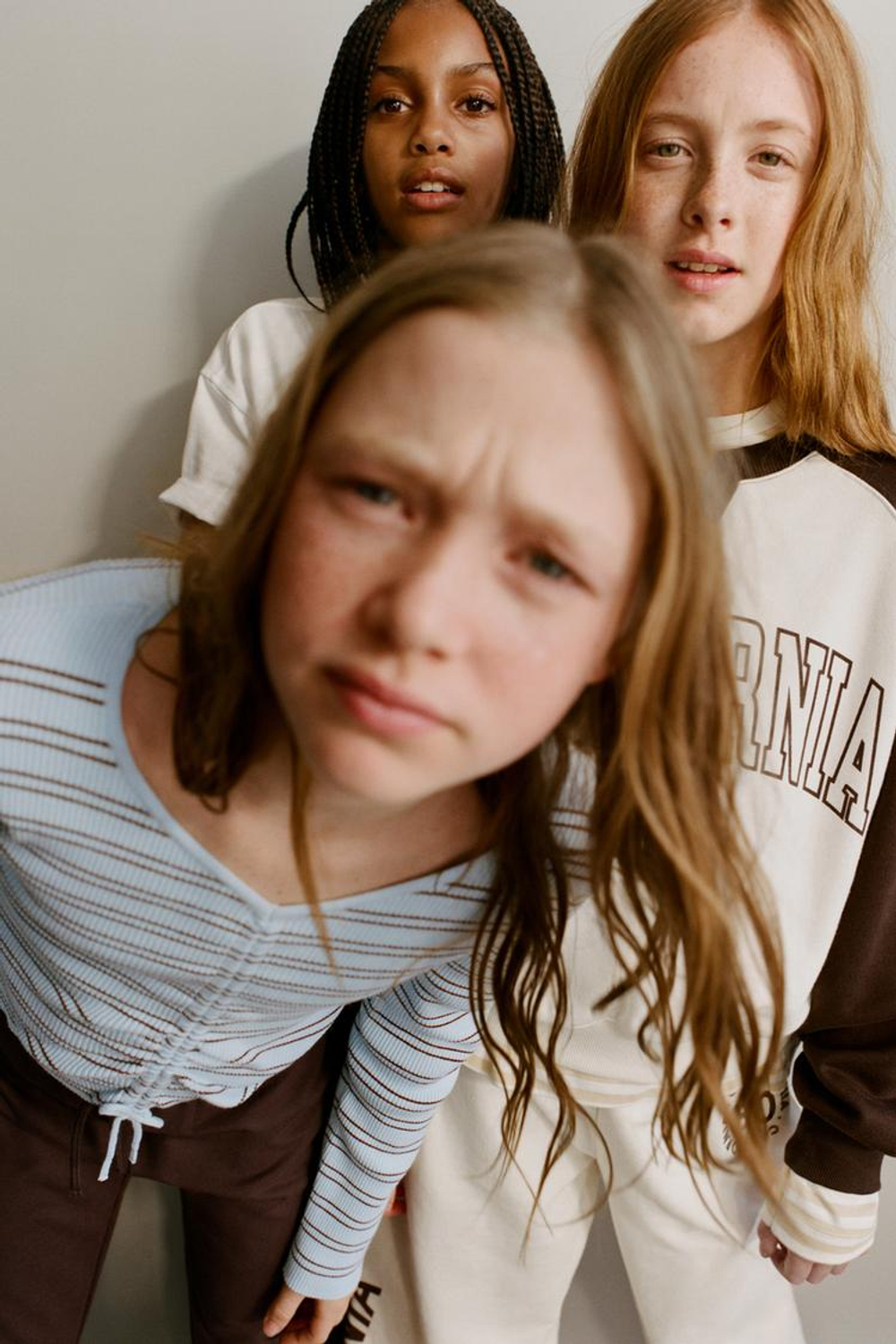 ZARA ТОЛСТОВКА С РУКАВАМИ РЕГЛАН И НАДПИСЬЮ, ЭКРЮ