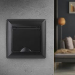 Розетка Intro Solo 4-203-05 с заземлением 2P+E Schuko с крышкой, 16А-250В, IP20, СУ, антрацит