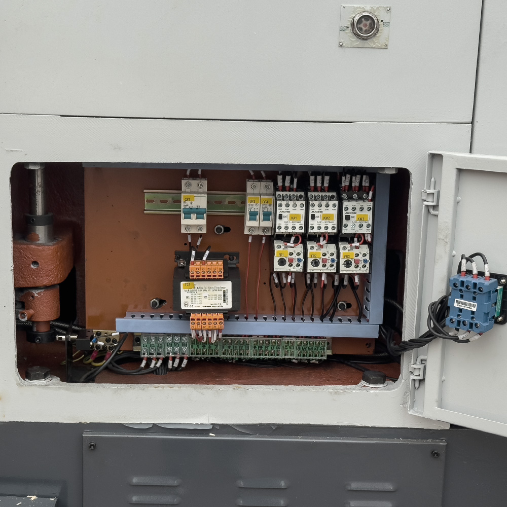 VISPROM SPV-1500/660 универсальный токарный станок с УЦИ