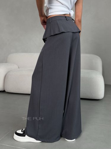 Серые женские брюки с баской