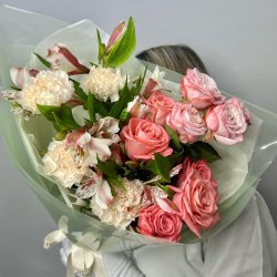«Весеннее солнце» букет из роз пионовидных Мадам Бомбастик,Альстромерии,розы Анна Карина и кремового диантуса