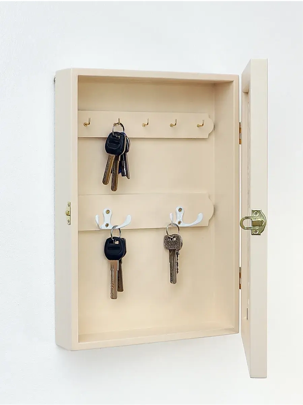 Ключница настенная в прихожую закрытая