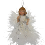 Девочка в белом платье