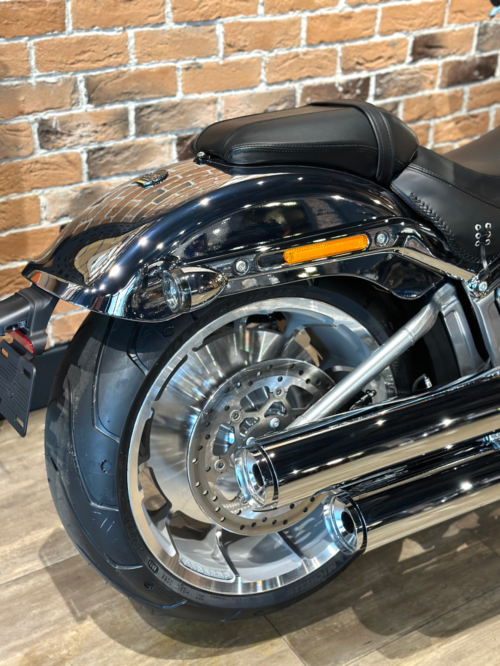 Harley-Davidson Fat Boy 117 Gray Ghost (Icon Collection)