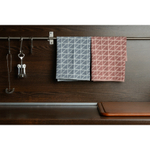 Полотенце кухонное с принтом twist бордового цвета cuts&pieces, 45х70 см