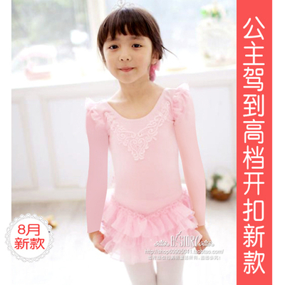 Платье с длинным рукавом, отделкой кружевом и многоярусной юбкой