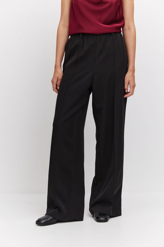 Брюки прямые со стрелкой на резинке, черный