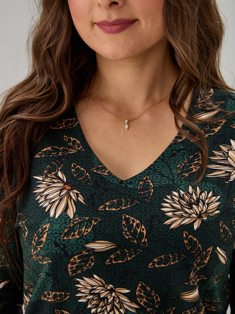 Лонгслив ЛНкл-080/изумрудный-хризантемы