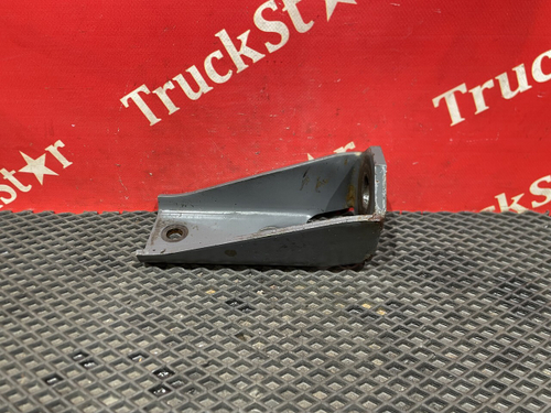 Кронштейн амортизатора переднего