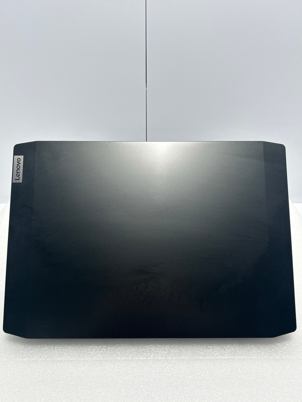 Ноутбук игровой Lenovo ideapad Gaming 3 15ARH05 (82EY009HRK) 15.6"/AMD Ryzen 5 4600H/RAM 8GB DDR4/256GB SSD/NVIDIA GeForce GTX 1650 4GB/1920х1080/IPS/DOS/Подсветка кл-ры: LED/Цвет черный. Состояние: Уценка/большой след. на матрице от клавиатуры