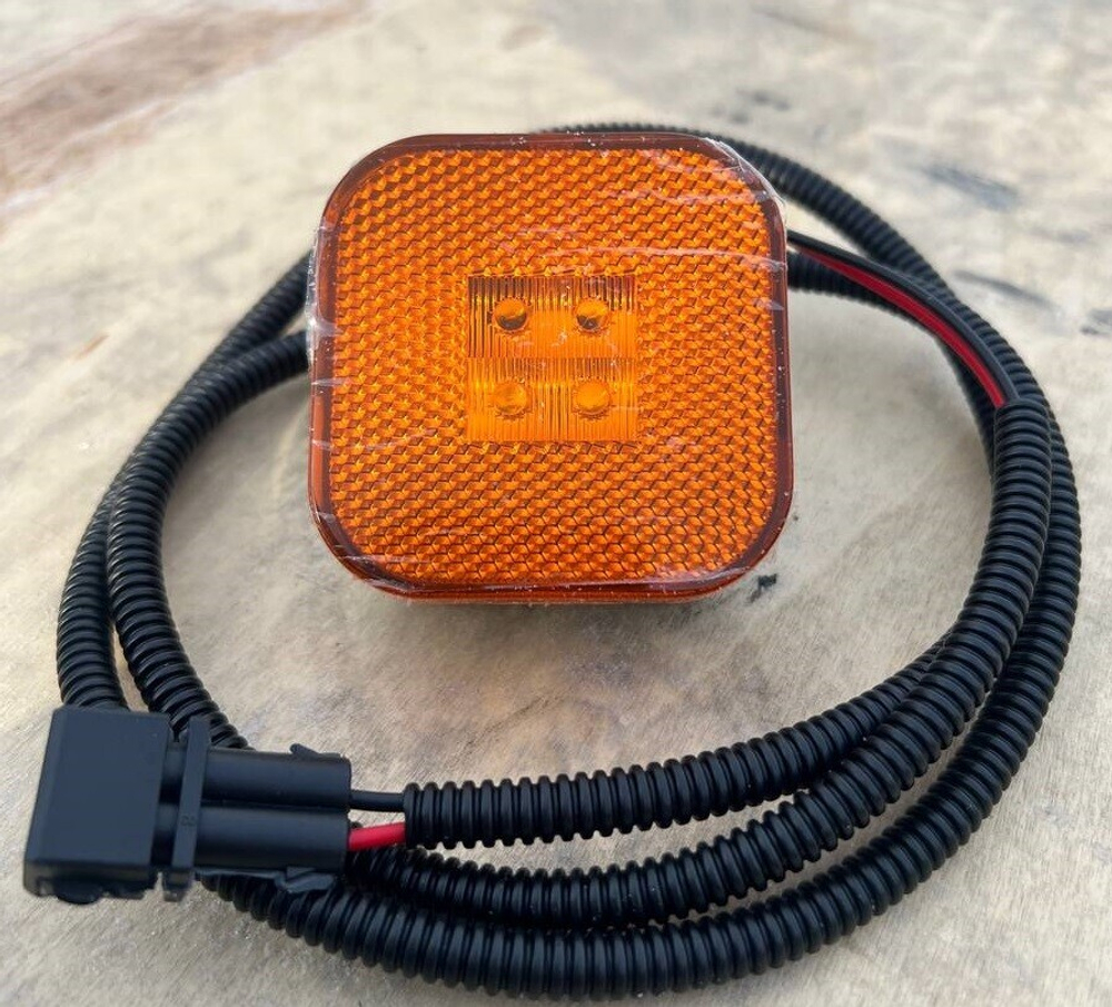 Указатель боковой SHAANXI (фонарь габаритный) DZ93189810002/81.25260.6101