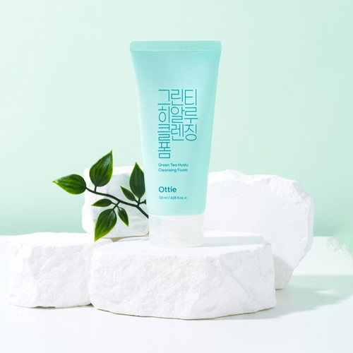 Ottie Green Tea Hyalu Cleansing Foam пенка для умывания с зеленым чаем