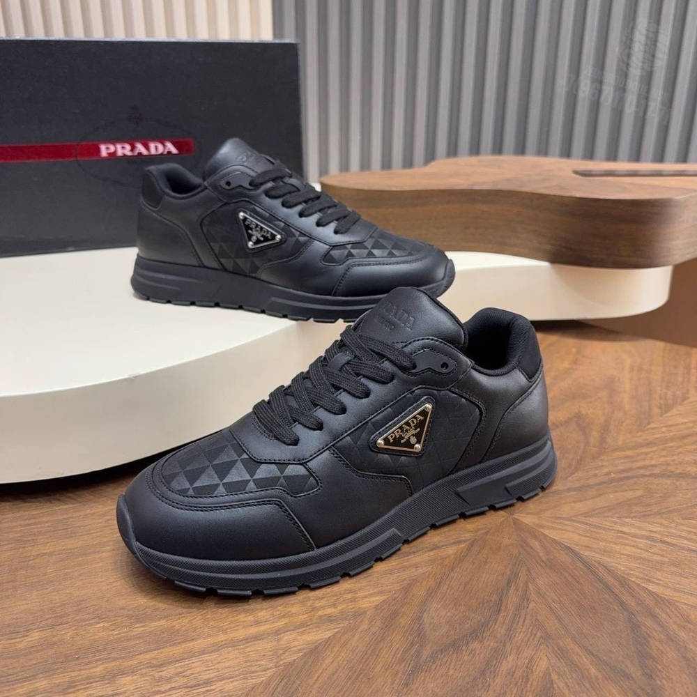 Кроссовки Prada